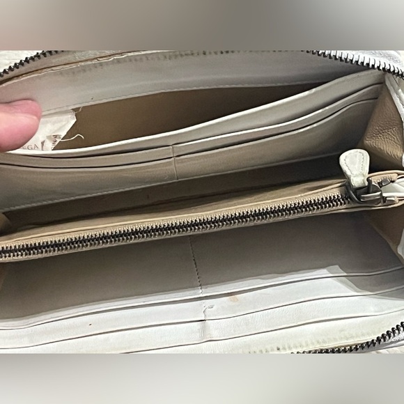 Bottega Veneta Snow White Intrecciato Wallet - Picture 5 of 7